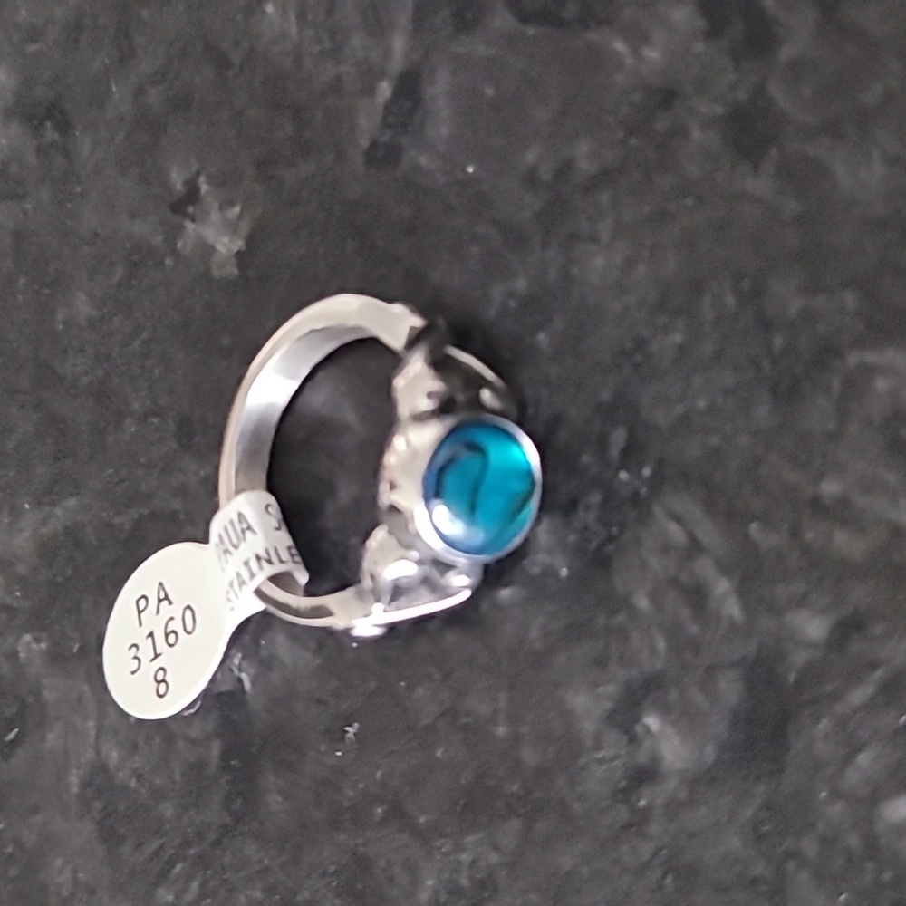 Womens ring sz 7